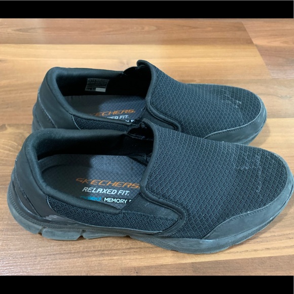 Sketchers walking shoes - Picture 2 of 6